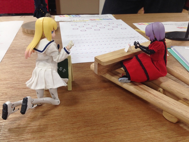 はがきタワーに興じる